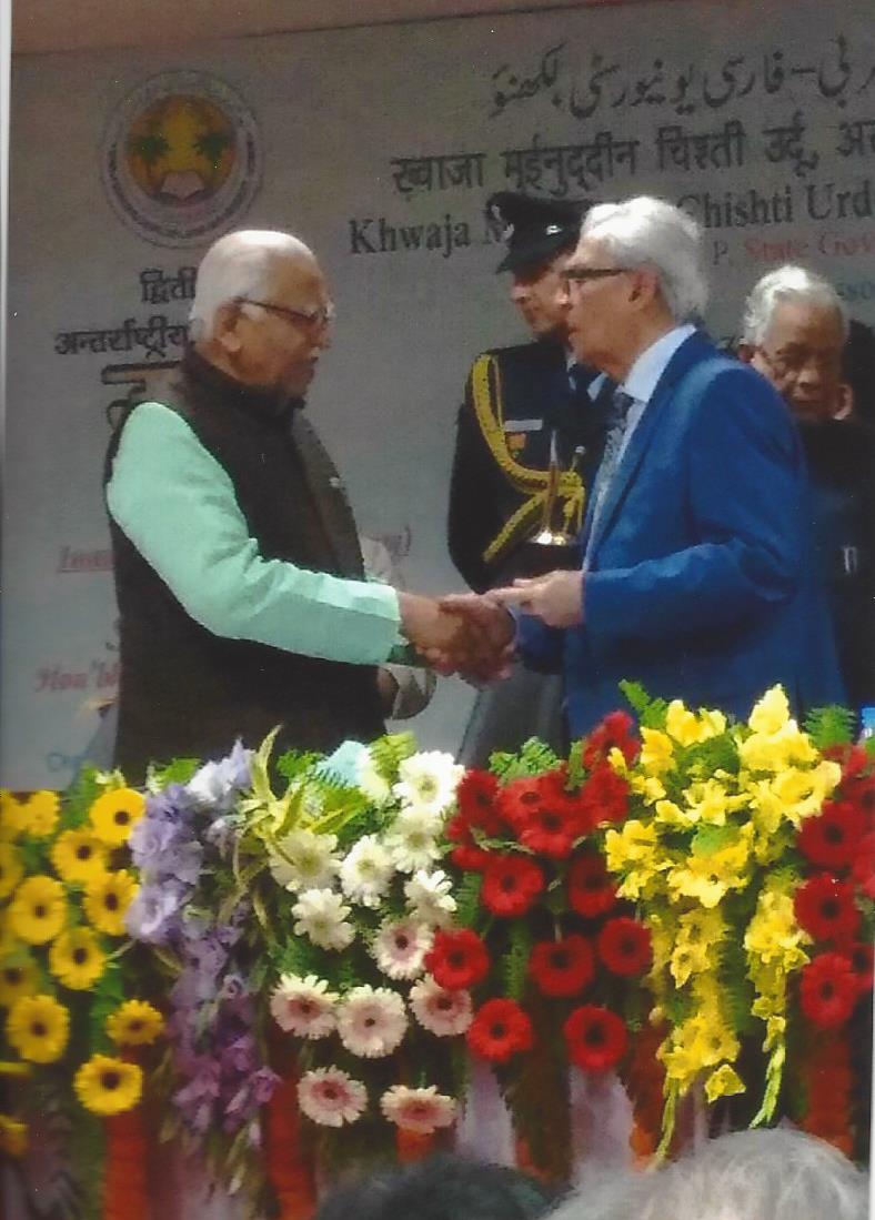 Arif Naqvi receiving Malikzada Award from Governor of U.P. Shri Ram Naik ji
